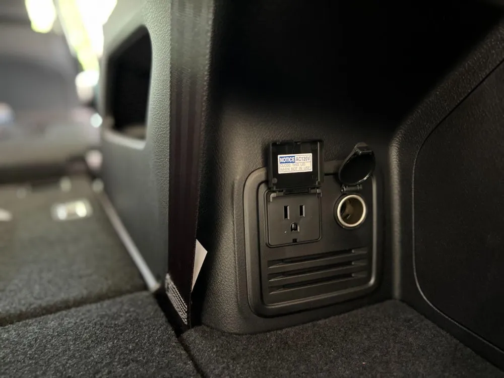 2022 Toyota 4Runner SR5 Super White 18